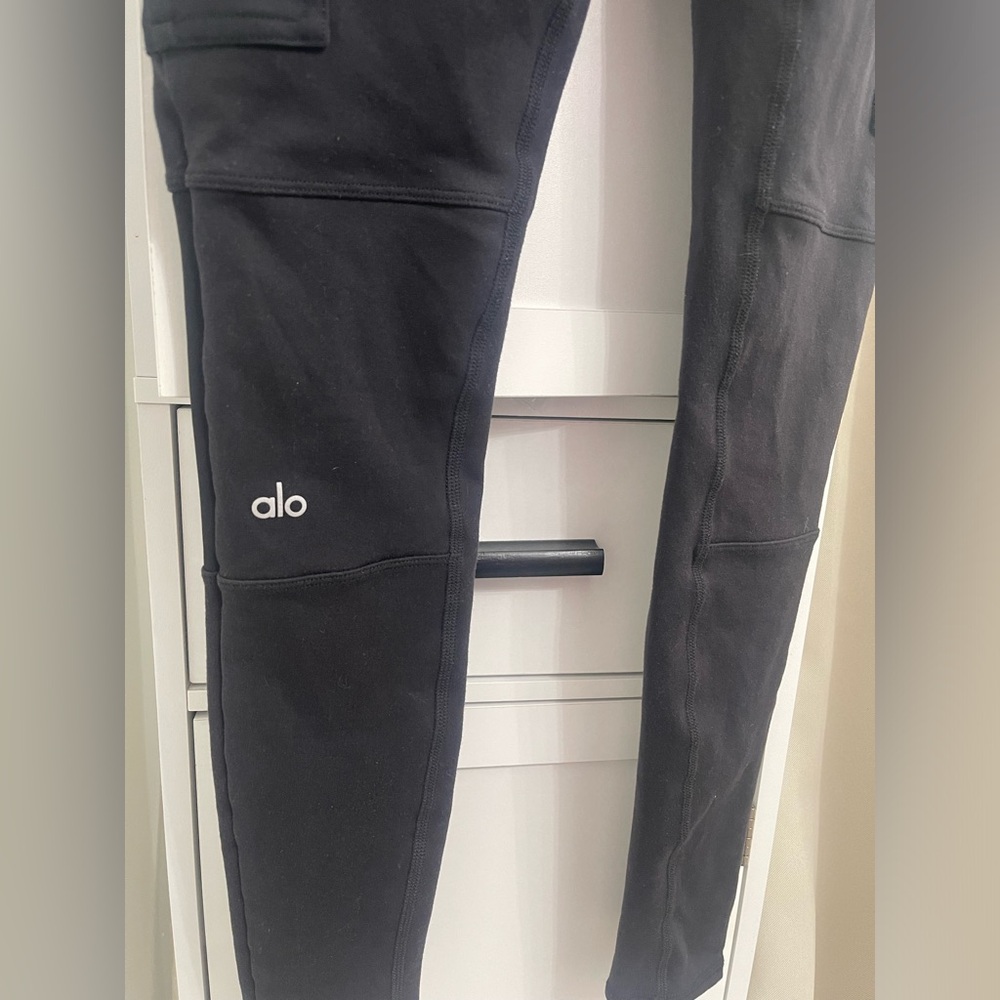 ALO Black High-Waisted Cargo Leggings, Women’s Size Small - Picture 3 of 7